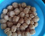 A picture of step 1 of Soyabean tricolor capsicum pulav.