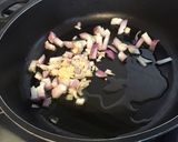 Une image de l'étape 5 de Pavés de saumon aux tomates, oignon de roscoff et jus citronné.
