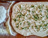Gyökérkenyér tömlős sajttal, és snidlinggel recept fázis 3 fotója
