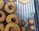 A picture of step 7 of Donuts with sugar Glaze.
