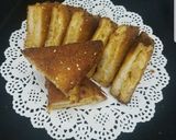 A picture of step 5 of Fried bread triangles.