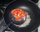 A picture of step 3 of Fried spaghatti.