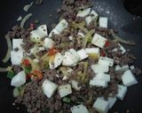 Foto langkah ke 3 dari resep Putih Telur Daging Saus Pedas.