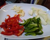 Foto langkah ke 3 dari resep Tumis Udang Paprika Wijen.