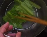 A picture of step 4 of Shrimp Noodle Soup.