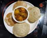 লুচি আলুর দম (Luchi aloor dum recipe in Bengali) রেসিপির ধাপ 4 ছবি