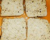 चीज़ गार्लिक ब्रेड टोस्ट तवे वाला (Cheese garlic bread toast tave wala recipe in Hindi) रेसिपी चरण 3 फोटो