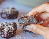 Foto del paso 2 de la receta: Bombones de dátil con coco y avellanas