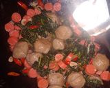 Foto langkah ke 1 dari resep Tumis Sawi hijau bakso dan sosis.