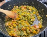 Une image de l'étape 14 de Riz aux poivrons tricolores, saucisses alsaciennes, tomates et pesto.
