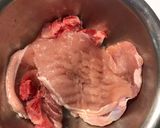 Hình bước làm 1 của món Sườn cốt lếch rim nước dừa sốt bò