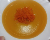 Foto del paso 8 de la receta: Crema de calabaza, zanahoria y garbanzos con espaguetis de zanahoria