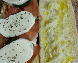 Foto del paso 4 de la receta: Bocadillo de pollo y mozzarella con albahaca
