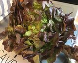 Une image de l'étape 1 de Salade feuille de chêne aux noix, feta et persil frais (avec sauce fruitée).