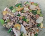 Foto langkah ke 2 dari resep Baby cumi segar pedas manis.