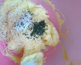 Foto langkah ke 2 dari resep Garlic Cheese Cookies.