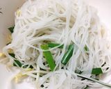 Hình bước làm 2 của món Hủ tiếu sườn non