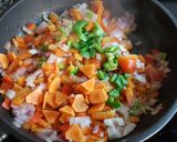 Foto del paso 3 de la receta: Pollo con ciruelas, higos y verduras en Tajine eléctrico