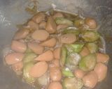 รูปขั้นตอนการทำที่ 3 ของ ผัดบวบใส่ไข่และฮอทดอก (Stir Fried Zucchini with Egg and Hot Dog)