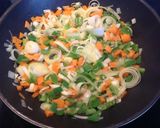 Foto del paso 3 de la receta Salmón con verduras sobre cama de tomate