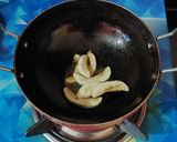A picture of step 2 of White Chicken Noodles.
