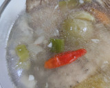 Foto langkah ke 5 dari resep Sop Ikan Gurame.