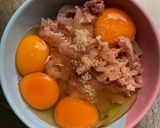 รูปขั้นตอนการทำที่ 2 ของ ไข่เจียวแหนมหม้อ 🥚