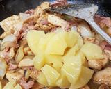 A picture of step 4 of Sweet Chicken, Ham and pineapple bake.