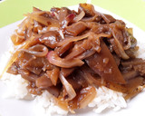 Foto del paso 4 de la receta: Berenjenas🍆 y cebollas🌰 en salsa con arroz🍚 y 🍳