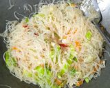 Foto langkah ke 5 dari resep Bihun Goreng.