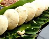 A picture of step 7 of Suji ki Idli.