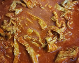 Foto del paso 3 de la receta: Bistec de cerdo en salsa guajillo🐽🌶️