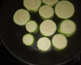 Foto del paso 4 de la receta: Pizzitas de calabaza *sin harinas*🍅