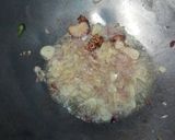 Foto langkah ke 4 dari resep Tumis cumi pedas.