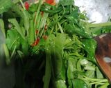 Foto langkah ke 3 dari resep Cah Kangkung Saos Tiram 🥗.