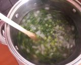 Petrezselymes zöldborsókrémleves recept fázis 2 fotója