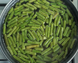Foto del paso 3 de la receta: Colas de merluza con vainas