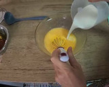 Foto del paso 2 de la receta: Flan de huevo sin horno en olla convencional
