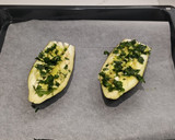 Foto del paso 1 de la receta: Berenjenas rellenas de cebolla y pimientos