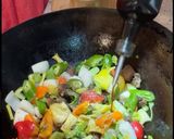 A picture of step 4 of Quick Stir-Fried Veggies with Leftover Steak.
