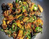 A picture of step 5 of Baingan and Aloo fry.