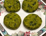 A picture of step 2 of Masala Pattice Pav.