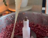 صورة لخطوة 3 من وصفة كرات طاقة بالكرز