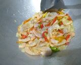 Foto langkah ke 2 dari resep Tumis Udang Saus tiram Pedas Mix Toge.