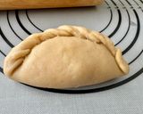 A picture of step 5 of Mango Pineapple Empanada.