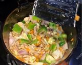 A picture of step 5 of Almonds and cashew nut chicken.