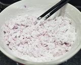 Hình bước làm 2 của món Chè bột lọc màu lá cẩm