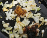 Foto del paso 3 de la receta: Salsa de mango al curry