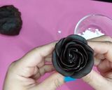 A picture of step 7 of Chocolate flowers.