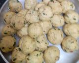 A picture of step 2 of મેથી મઠરી.